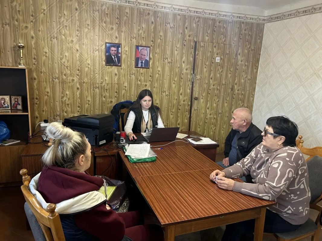 Шестого октября в городе Вахрушево состоялся выездной прием мобильного офиса МФЦ ЛНР