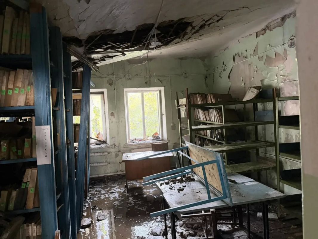 Боевики ВФУ атаковали Первомайск беспилотниками, разрушено здание архива