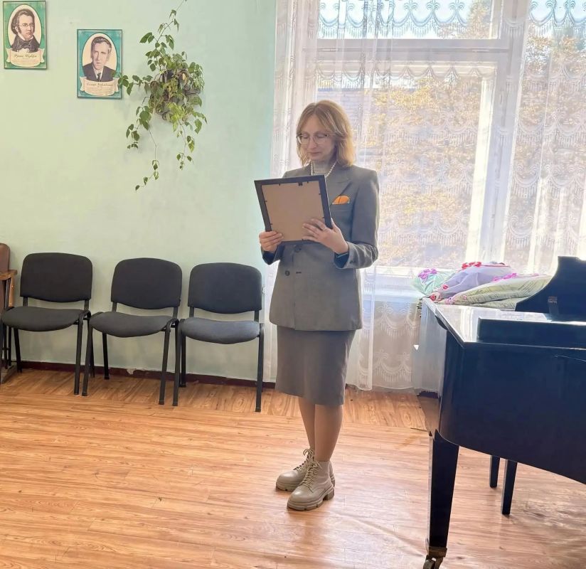 В Рубежном поздравили педагогов с профессиональным праздником