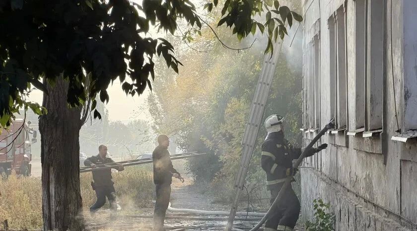 После атаки дронов ВСУ в Первомайске повреждены семь многоквартирных домов, разрушено здание архива