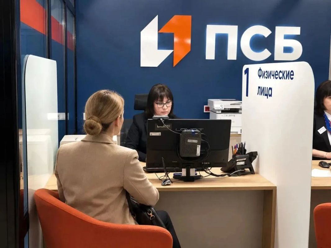 ПСБ завершил масштабную модернизацию отделения в Брянке по адресу: микрорайон Тополь, 11а. В рамках развития региональной сети банк расширил клиентскую зону и провел техническое переоснащение офиса