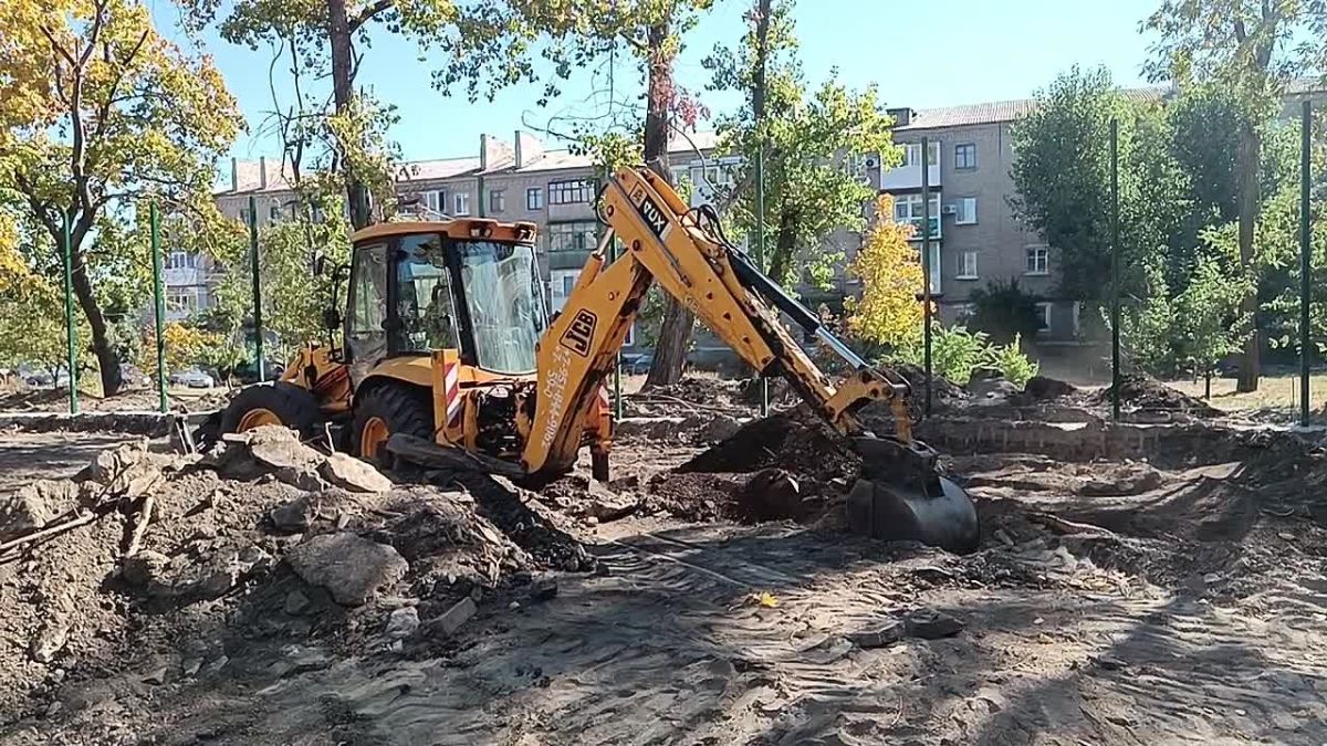 В Ровеньках появится новая спортплощадка: работа кипит!