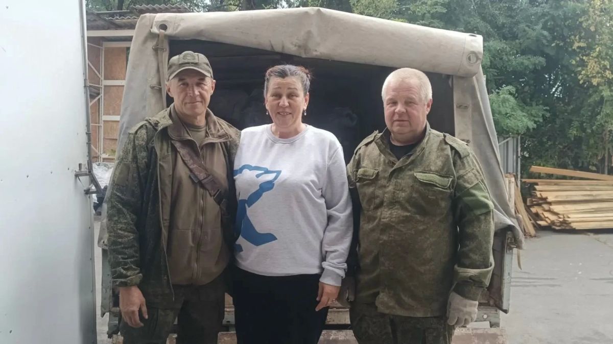 В рамках эстафеты добрых дел, посвященной Дню рождения Владимира Владимировича Путина, рубежанские единороссы передали помощь участникам СВО