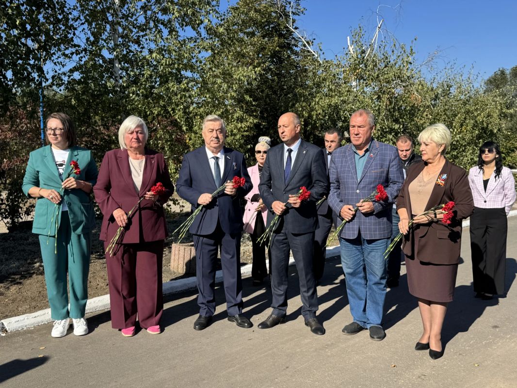 В селе Желтое торжественно открыли обновленный сквер Молодогвардейцев