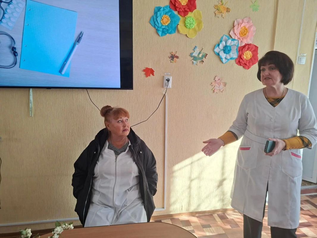 В Первомайском комплексном центре социального обслуживания населения (КЦСОН) состоялась очередная встреча в рамках рубрики «Наш доктор» программы «Активное долголетие»