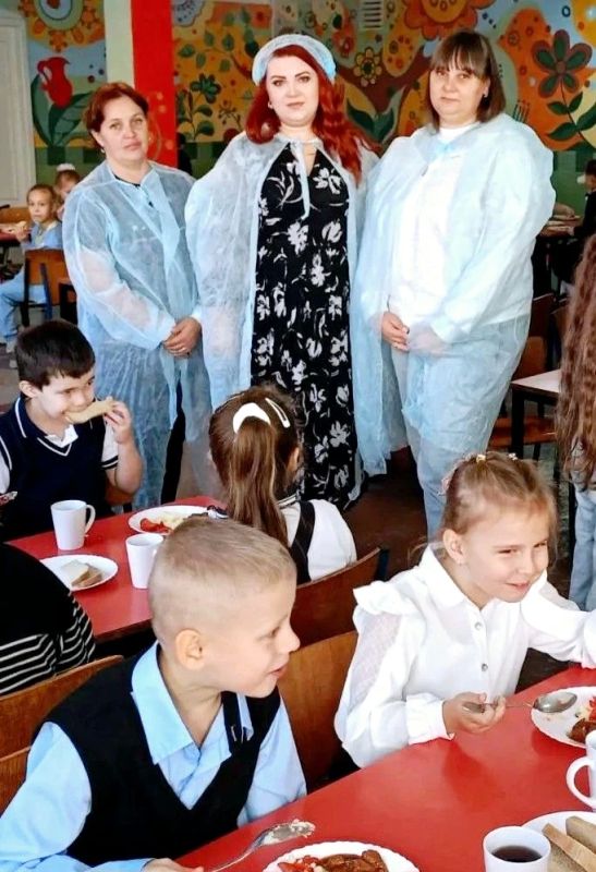 В Красном Луче родители провели контроль организации питания в учебновоспитательном комплексе № 5