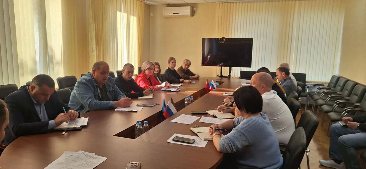 В Славяносербском округе обсудили подготовку к зиме и ход уборочной кампании