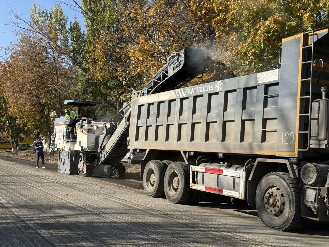 На улице Земнухова в Молодогвардейске продолжается ремонт дороги