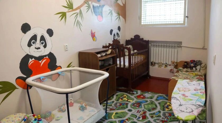 Комната матери и ребенка открылась в одном из следственных изоляторов в ЛНР
