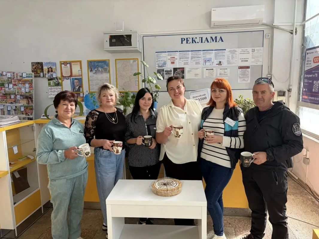 Сегодня особенный день в отделении почтовой связи Новоайдара! К нам заглянула почётная гостья — Евдокия Йосифовна Варзар, ветеран почтовой отрасли и почтовик с огромным опытом