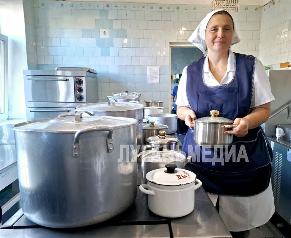 В Краснолучских яслях-саду № 3 «Сказка» прошел контроль организации горячего питания