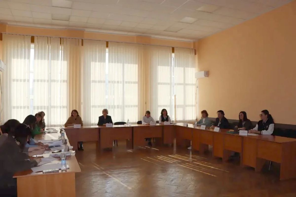 В Лутугинском округе состоялось очередное заседание Районной комиссии по делам несовершеннолетних и защите их прав