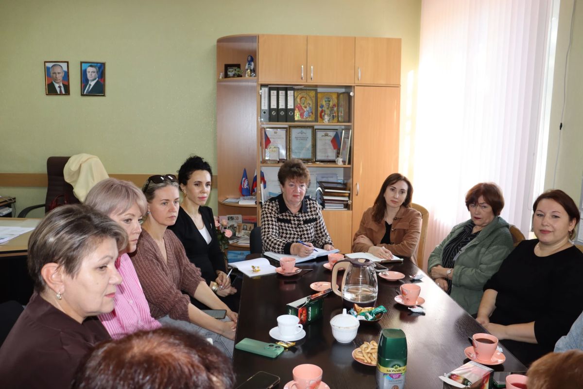 Добрая стахановская традиция: готовим новогоднюю сказку для особенных ребят