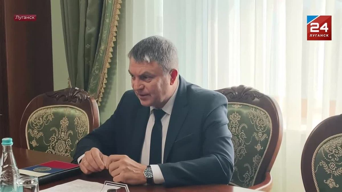 Глава ЛНР Леонид Пасечник провёл рабочую встречу с депутатами Госдумы, представляющими интересы республики на федеральном уровне