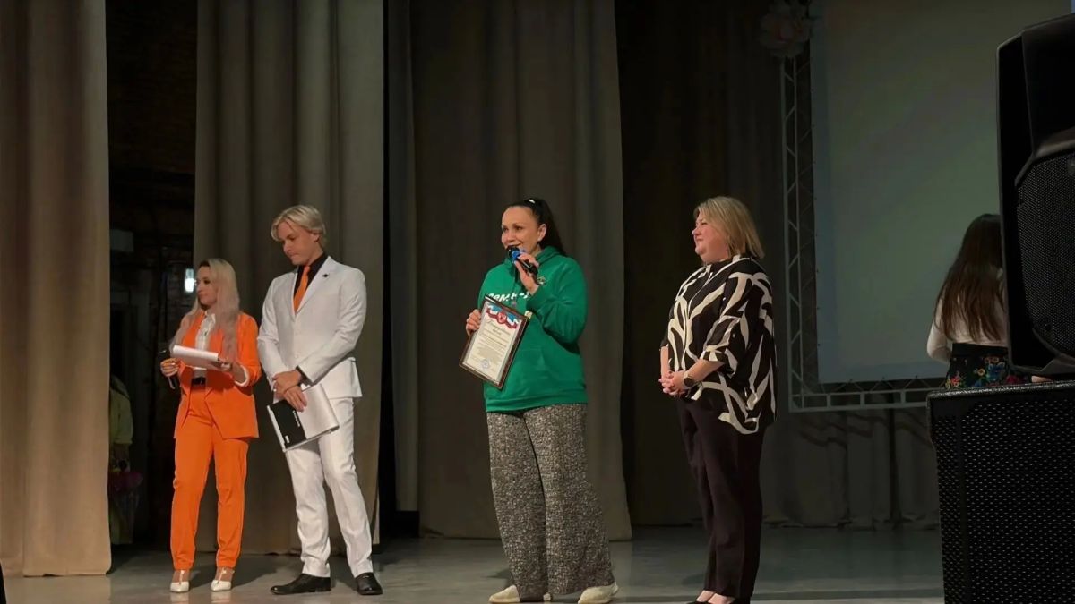 10 октября в МБУ «Краснодонский городской Дворец культуры им. «Молодой гвардии» состоялся яркий праздник семейного творчества в рамках проекта «Ярче вместе»