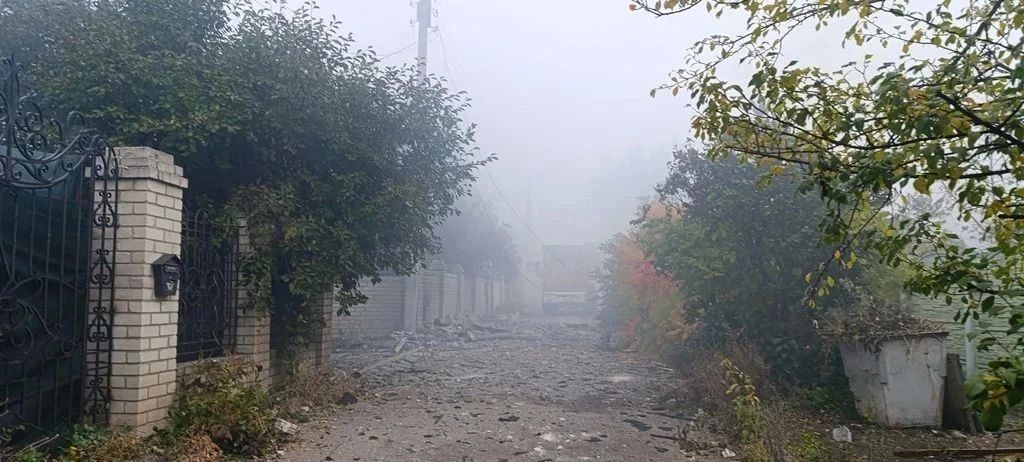 Ребёнок и взрослый погибли, ещё 10 человек пострадали в Лисичанске после массированной атаки дронов ВСУ