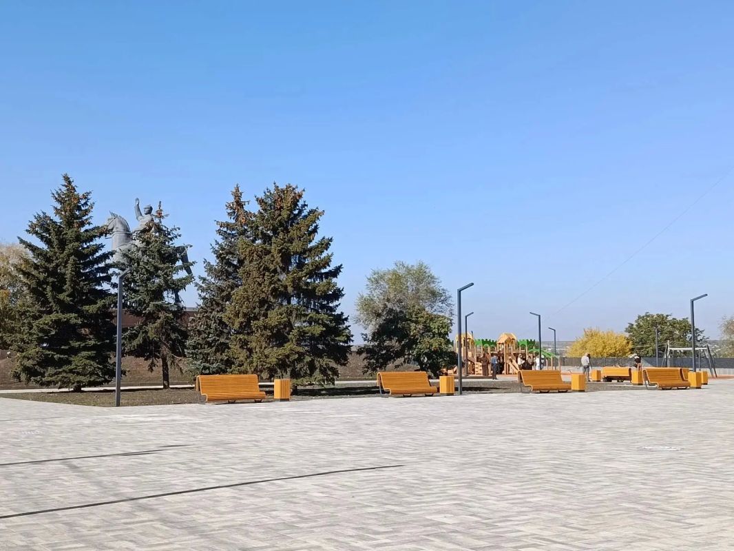 Сквер у памятника Клименту Ворошилову: новое пространство для отдыха и семейных прогулок