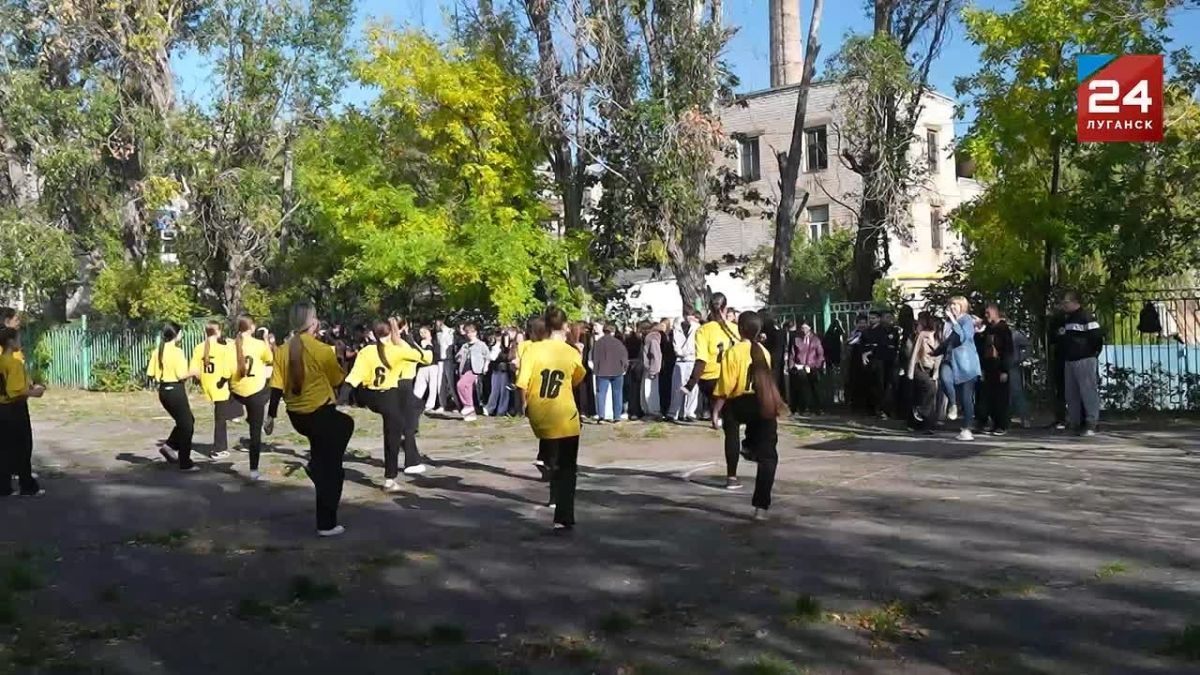 Утренняя зарядка, мастер-классы и полевая кухня: для антрацитовских студентов провели «День здоровья»