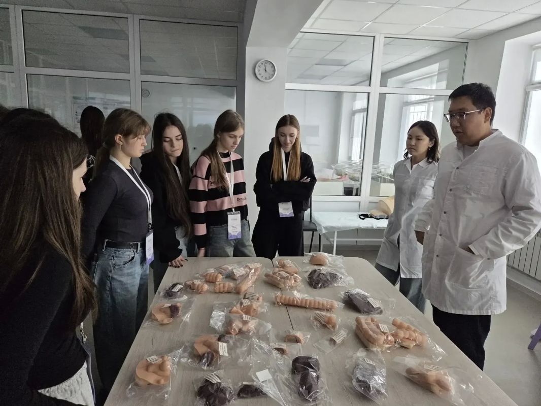 В КалмГУ завершилась «Университетская смена» для школьников из города Ровеньки