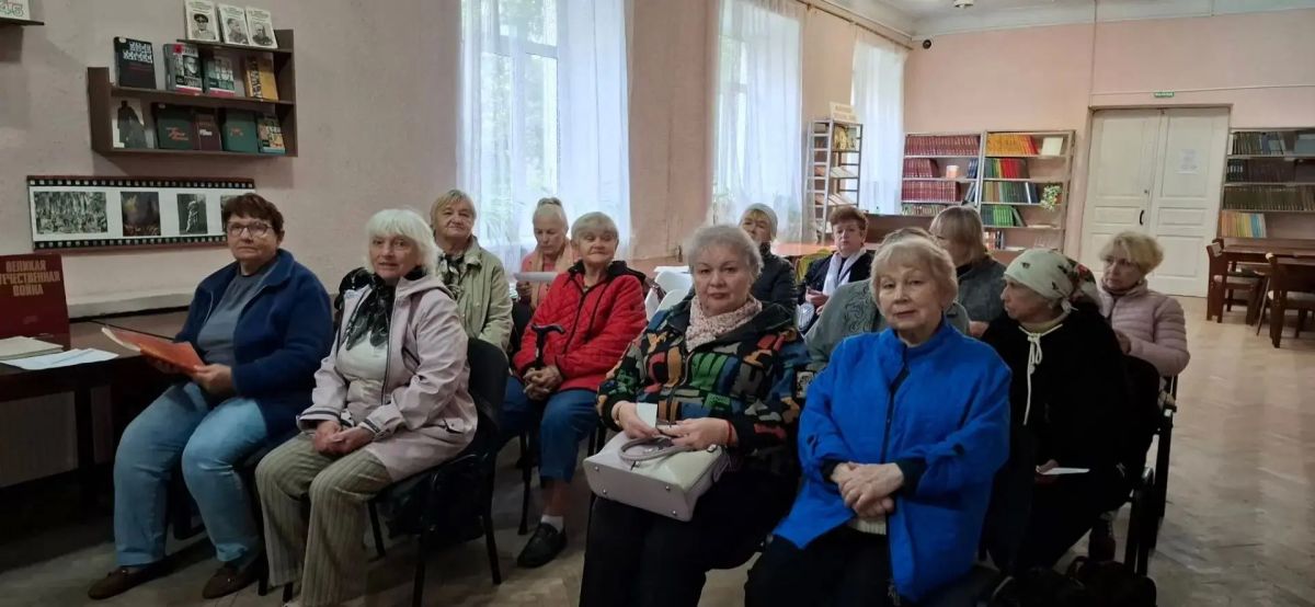13 октября в читальном зале Филиала № 11 - Библиотека МБУ ЛНР «Краснолучская центральная городская библиотека им. Н.К. Крупской» для слушателей Университета третьего возраста на литературно-искусствоведческом факультете...