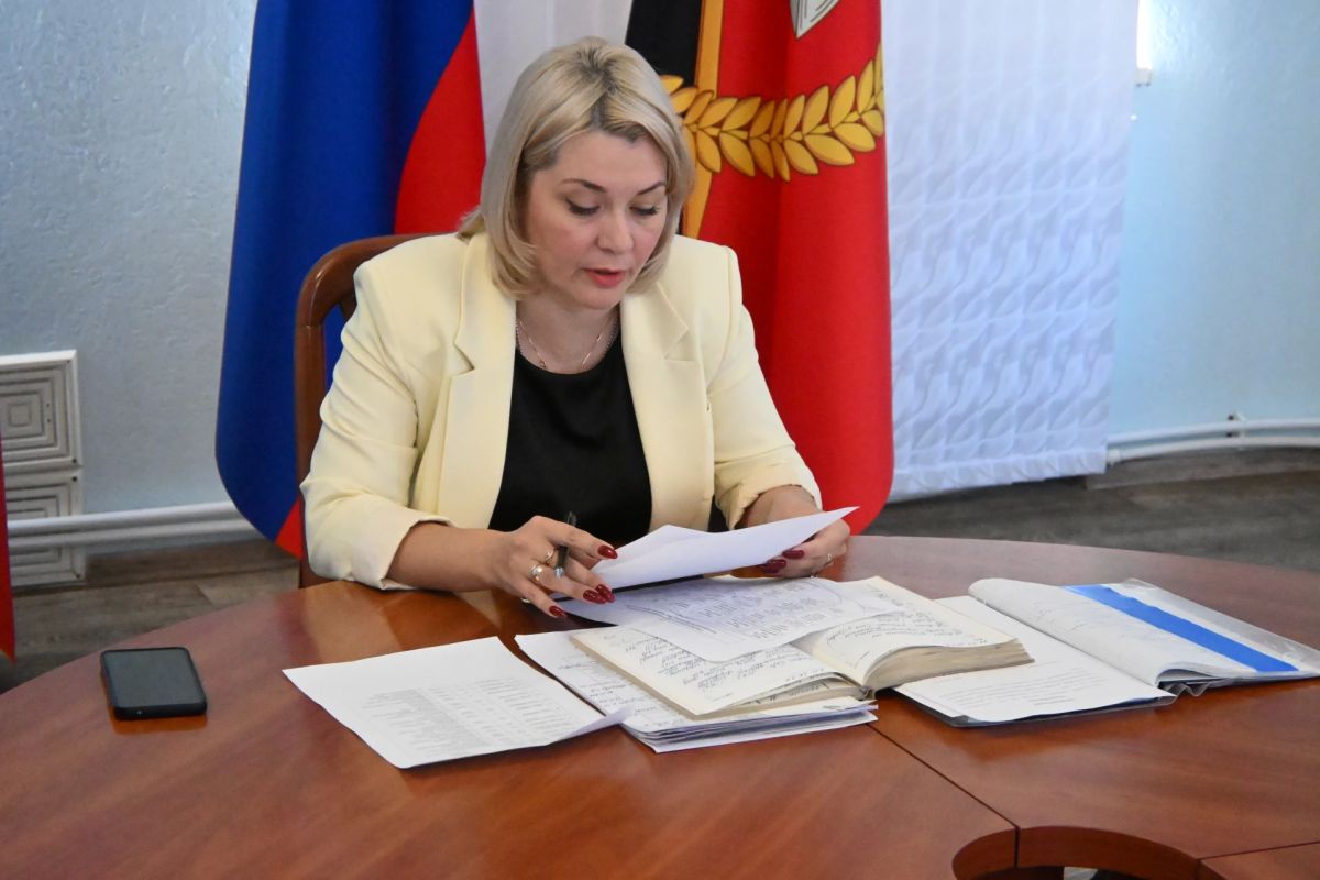 Сегодня провела расширенное аппаратное совещание с руководителями структурных подразделений Администрации, в том числе начальниками управления и отделов по жизнеобеспечению