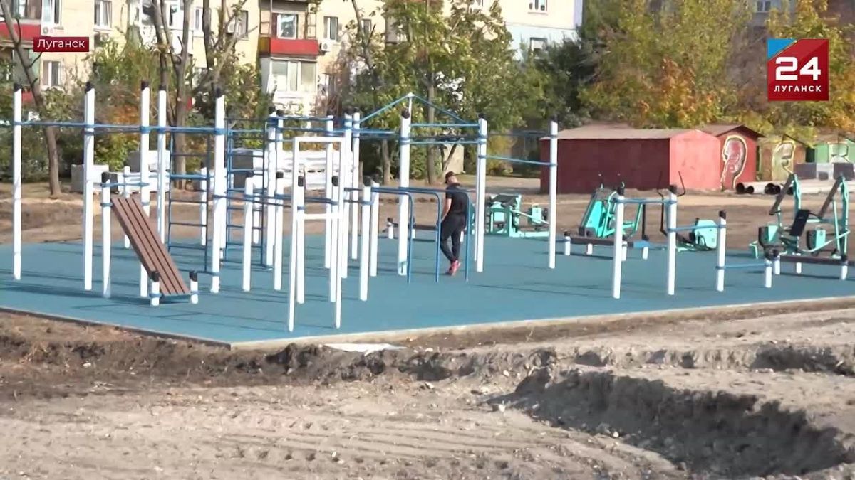 Благоустройство в разгаре: на пересечении улиц Ватутина и Годуванцева в Луганске возводят сквер