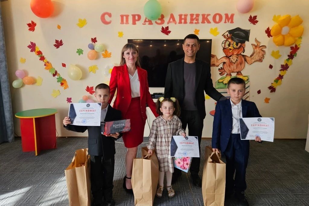 Председатель Избиркома ЛНР вручила подарки воспитанникам Луганского детского дома