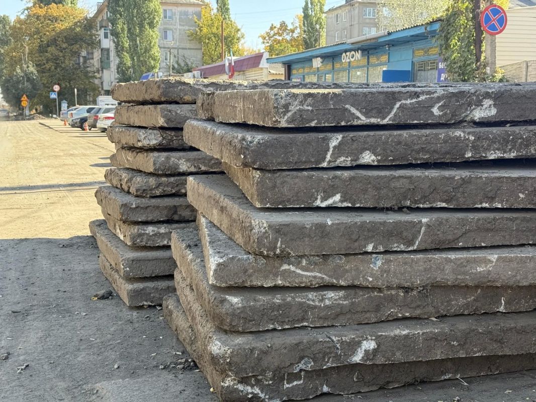 В городе Молодогвардейске продолжается активное восстановление дорожной инфраструктуры