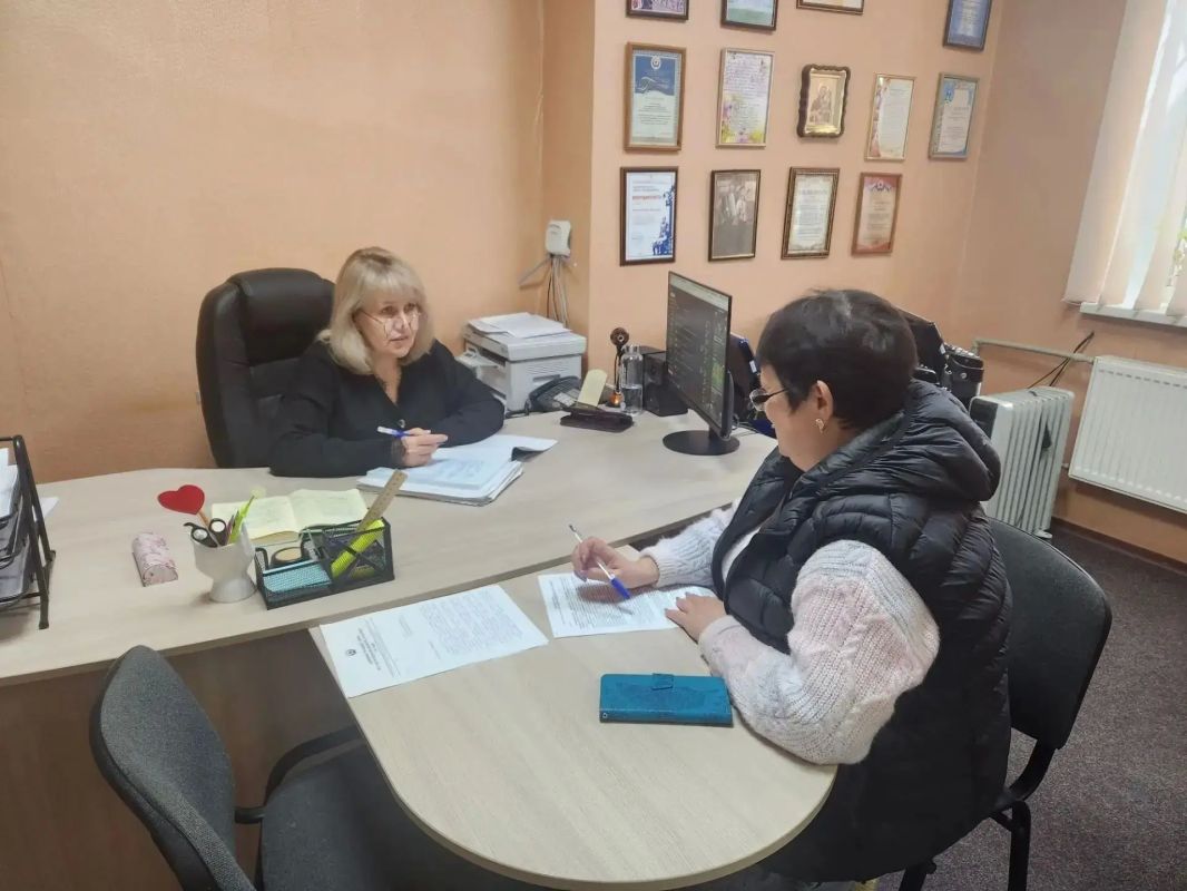 Депутат Совета городского округа города Брянка от ВПП «Единая Россия» Галина Мишина провела приём граждан