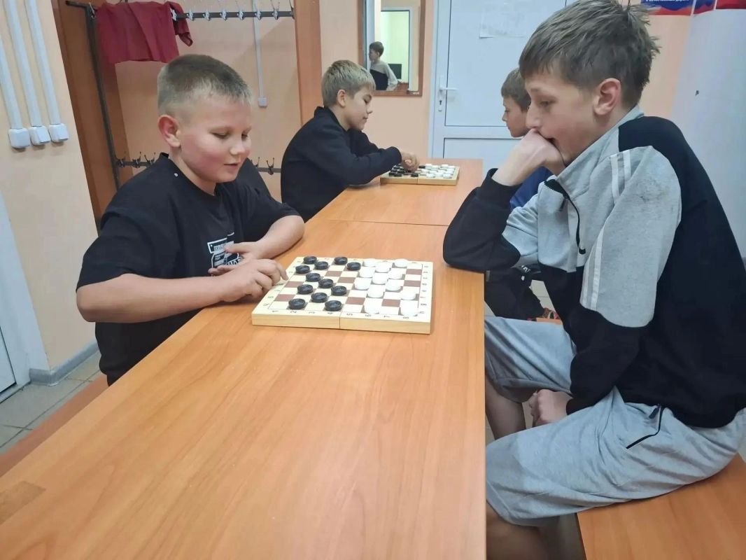 В поселке Новосветловка прошел турнир по русским шашкам среди юношей