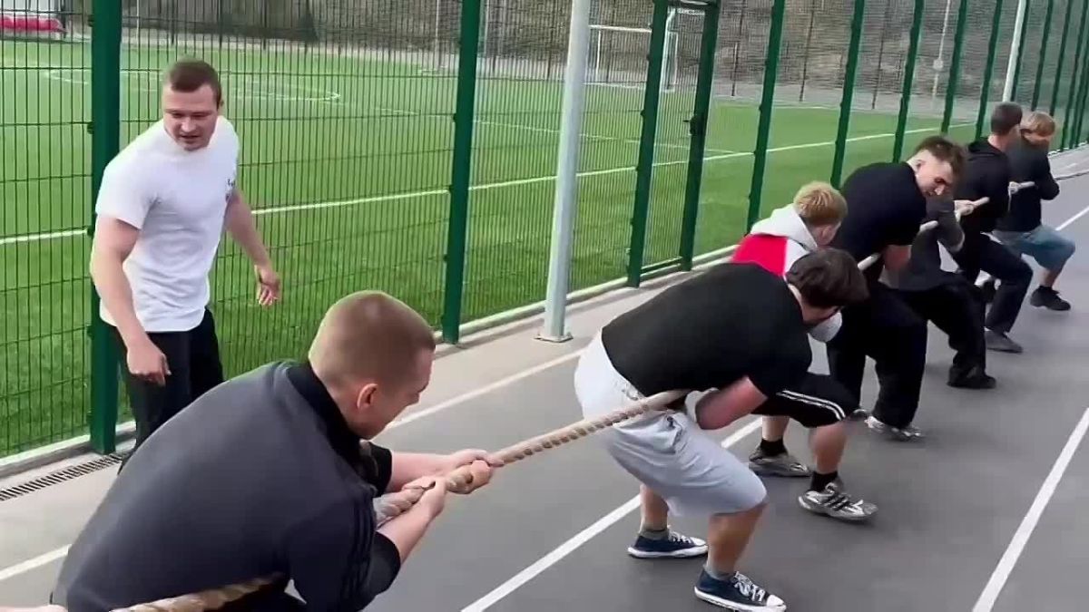 В АЛЧЕВСКЕ СОСТОЯЛСЯ ПЕРВЫЙ В ЛНР ТУРНИР ПО ПЕРЕТЯГИВАНИЮ КАНАТА