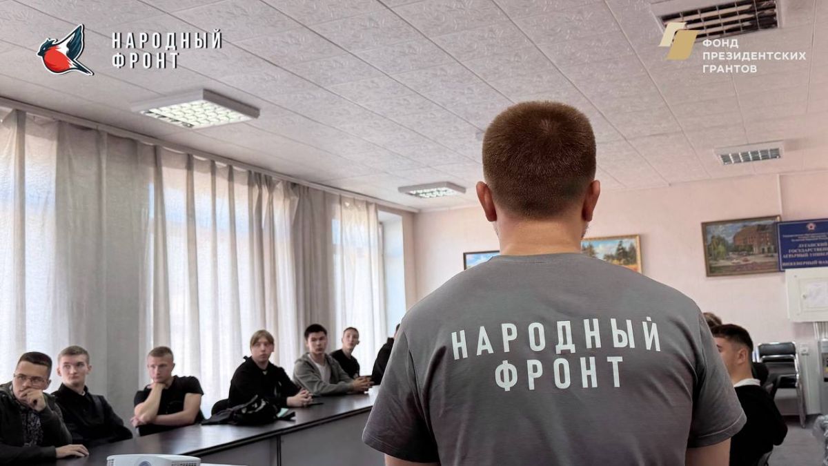 Молодежка Народного фронта провела яркую ознакомительную агитацию студентам в ФГБОУ ВО ЛНР «ЛГАУ им. К.Е. Ворошилова»!