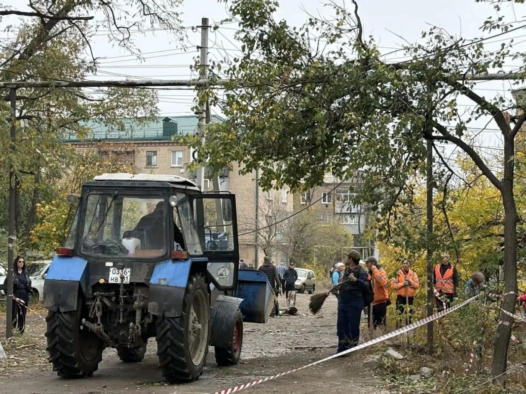 В Красном Луче ВСУ ударили по многоэтажному жилому дому