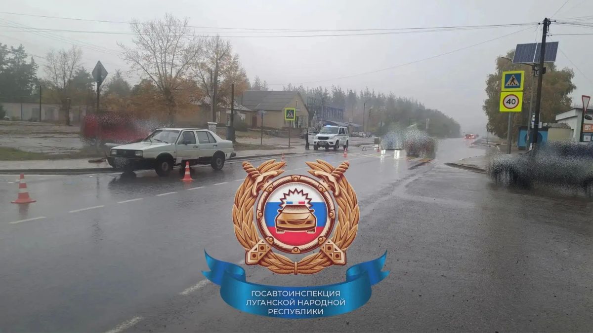 Госавтоинспекторы устанавливают обстоятельства ДТП в Старобельском округе, в котором пострадал несовершеннолетний