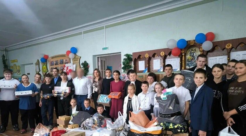 Сотрудники УФСБ передали Кленовой школе насосы для водоснабжения и стройматериалы