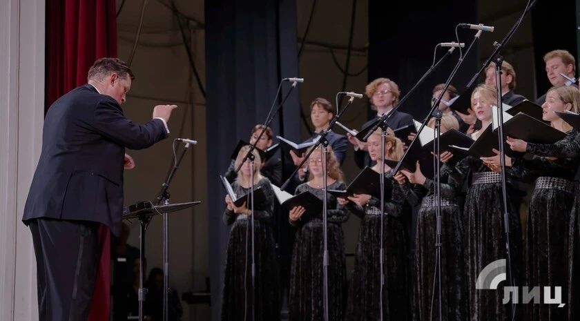 Гнесинский ансамбль современной хоровой музыки Altro Coro выступил в ЛНР, представив программу на фестивале духовной музыки в Луганской академии культуры и искусств имени Михаила Матусовского