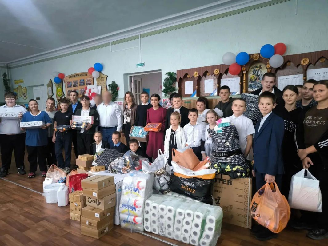 Сотрудники УФСБ России по ЛНР передали помощь Кленовой специальной (коррекционной) школе-интернату