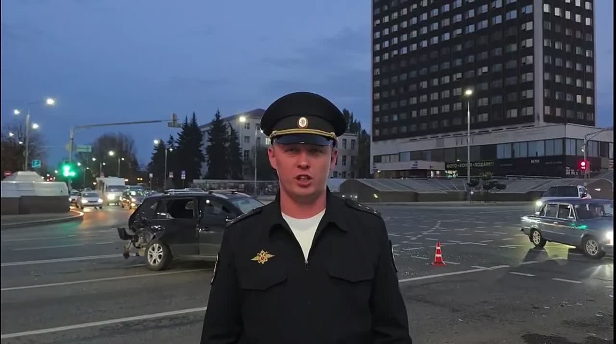 Луганские госавтоинспекторы устанавливают обстоятельства ДТП с тремя автомобилями
