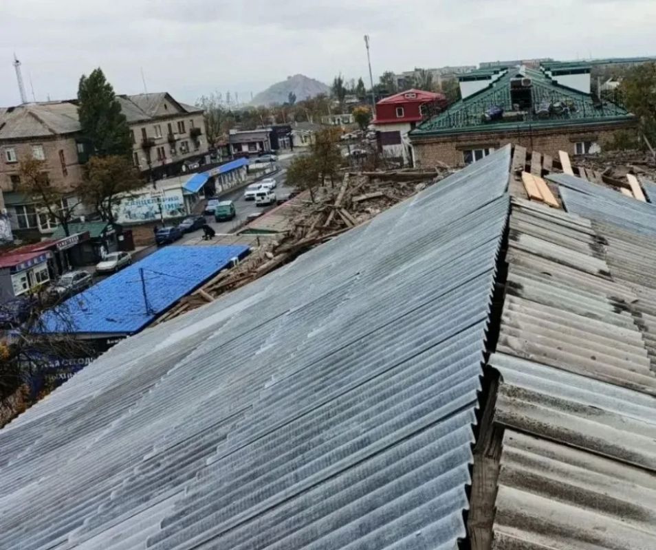 В Красном Луче коммунальщики оперативно закрыли тепловой контур дома, пострадавшего от атаки БПЛА в конце прошлой недели