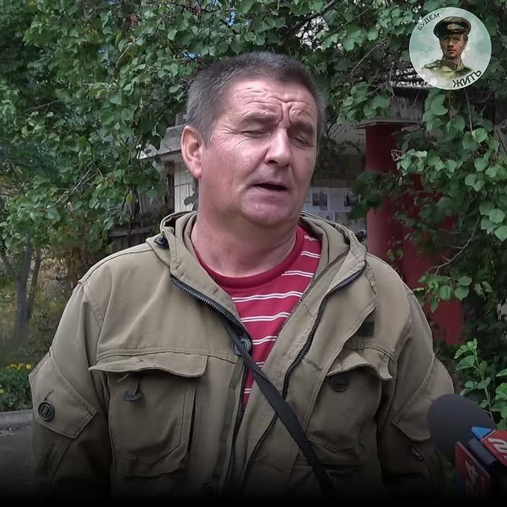 В Кировске ЛНР проводится обновление кровель многоэтажек