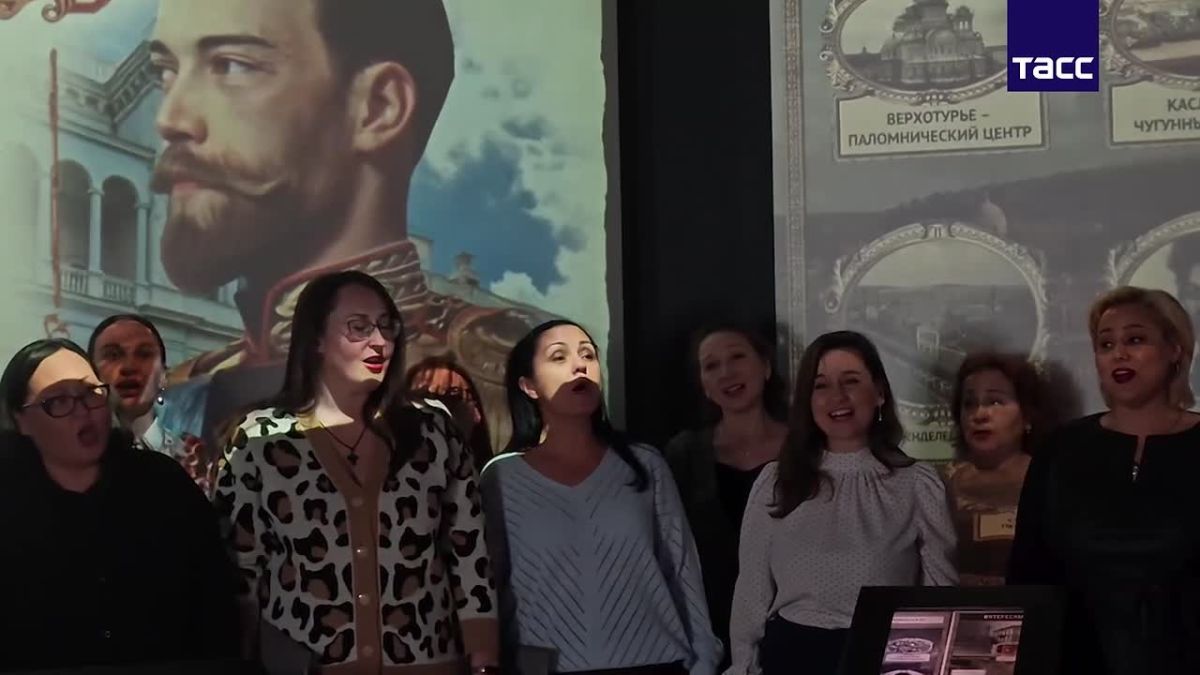 Симфонический хор Свердловской филармонии впервые выступит на сцене концертного зала "Зарядье" в Москве вместе с народным артистом России Сергеем Гармашем 28 октября, сообщил директор филармонии Рустем Хасанов