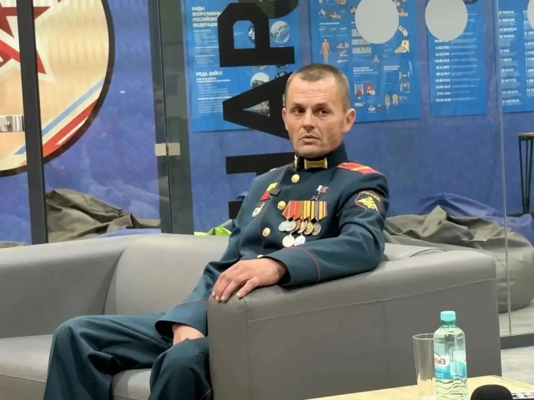 Свердловские школьники встретились с Героем России