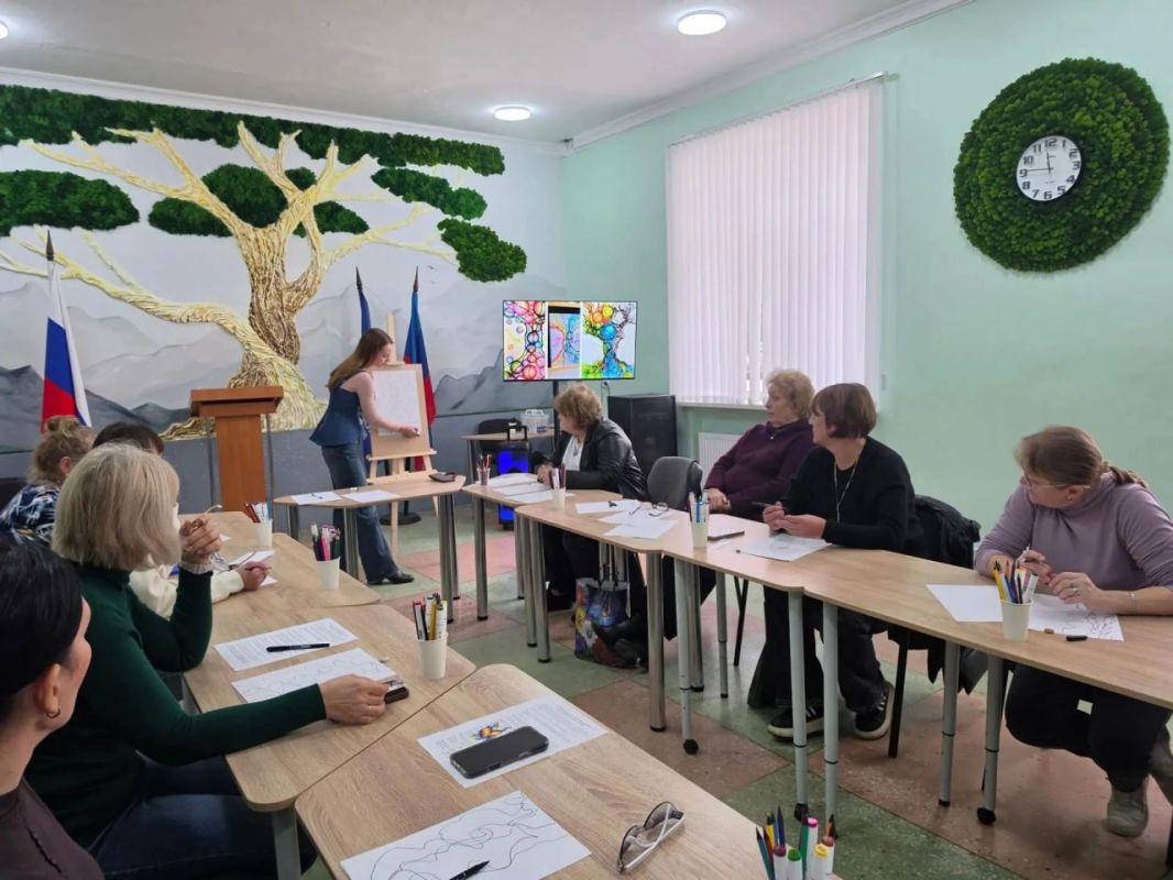 В городе Молодогвардейске теперь есть свое особенное место силы — здесь начал работу клуб женщин из семей участников специальной военной операции