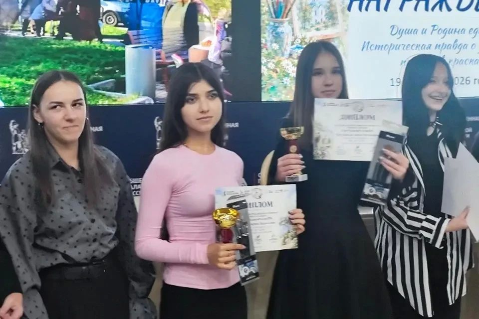 Рисовали под дождём и в дороге: юные художницы из ЛНР стали призёрами конкурса «Свет храмов России»