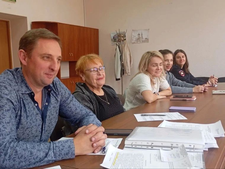 В Луганске состоялся круглый стол с участием представителей учреждений и органов системы профилактики безнадзорности и правонарушений