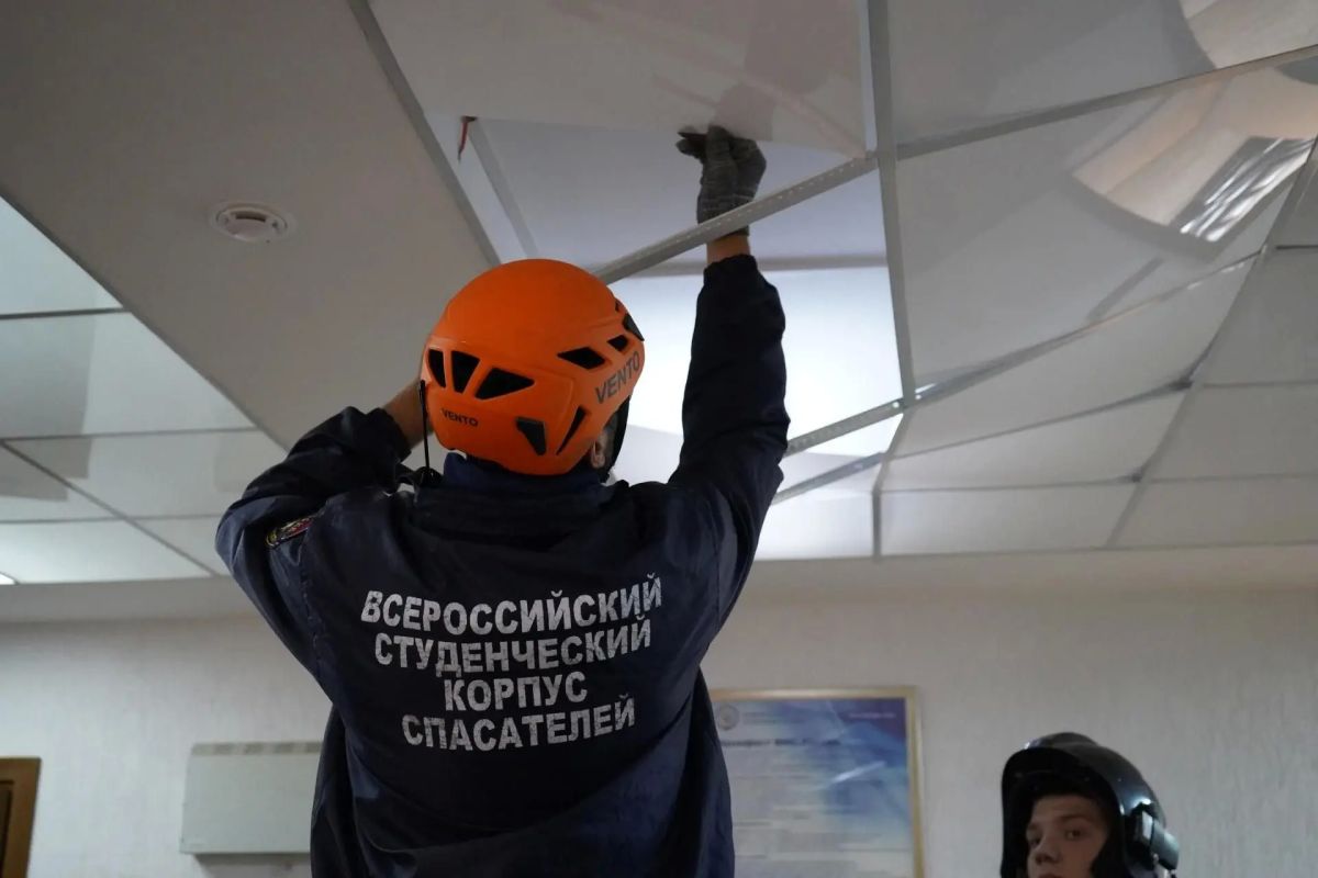 В Луганске добровольцы закрыли 67 окон после удара БПЛА