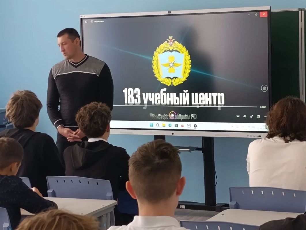Андрей Рубанцов: БУДУЩЕЕ НАЧИНАЕТСЯ С ВЫБОРА ПРОФЕССИИ: В РОВЕНЬКАХ ПОМОГАЮТ СТАРШЕКЛАССНИКАМ ОПРЕДЕЛИТЬСЯ С ПРОФЕССИОНАЛЬНЫМ ПУТЁМ