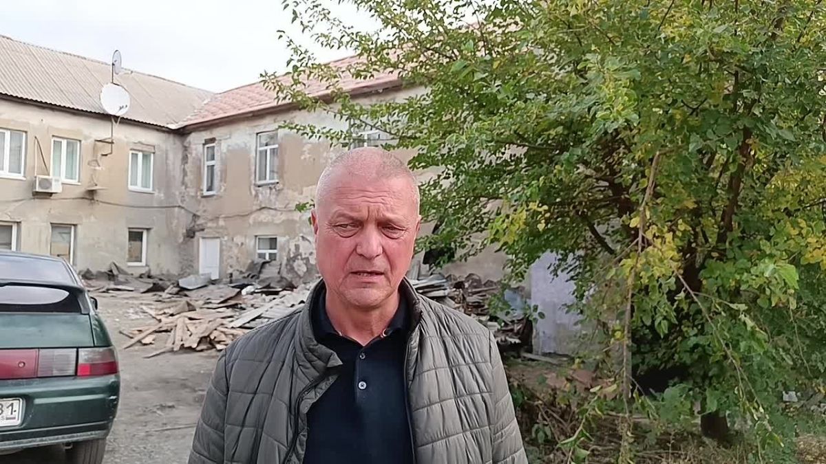 В Ровеньках начаты работы по капитальному ремонту кровли В городском округе город Ровеньки продолжаются работы по капитальному ремонту кровли Детской художественной школы г. Ровеньки. Обновление кровли художественной школы...