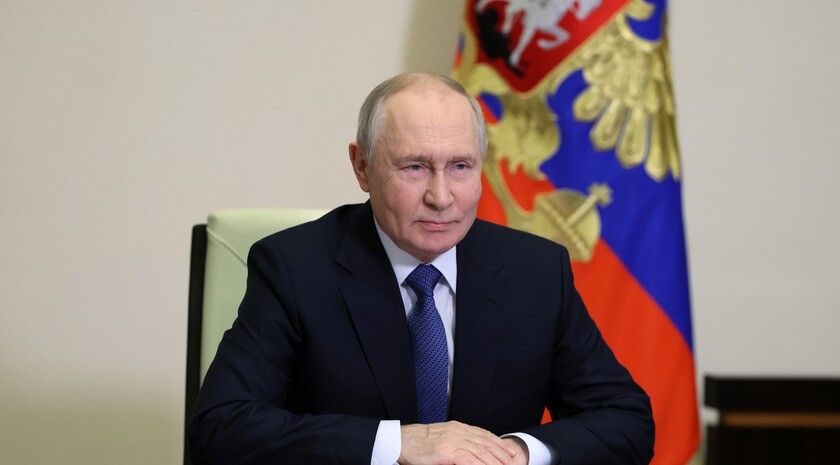 Путин обсудил с Совбезом защиту молодежи от деструктивного иностранного влияния