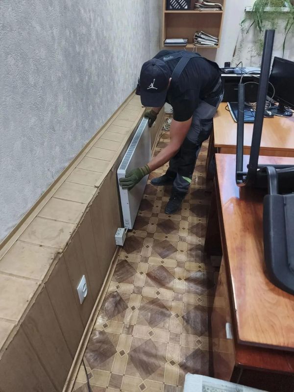 Теплотехники из Удмуртии приступили к ремонту отопления в административном здании поселка Белореченский
